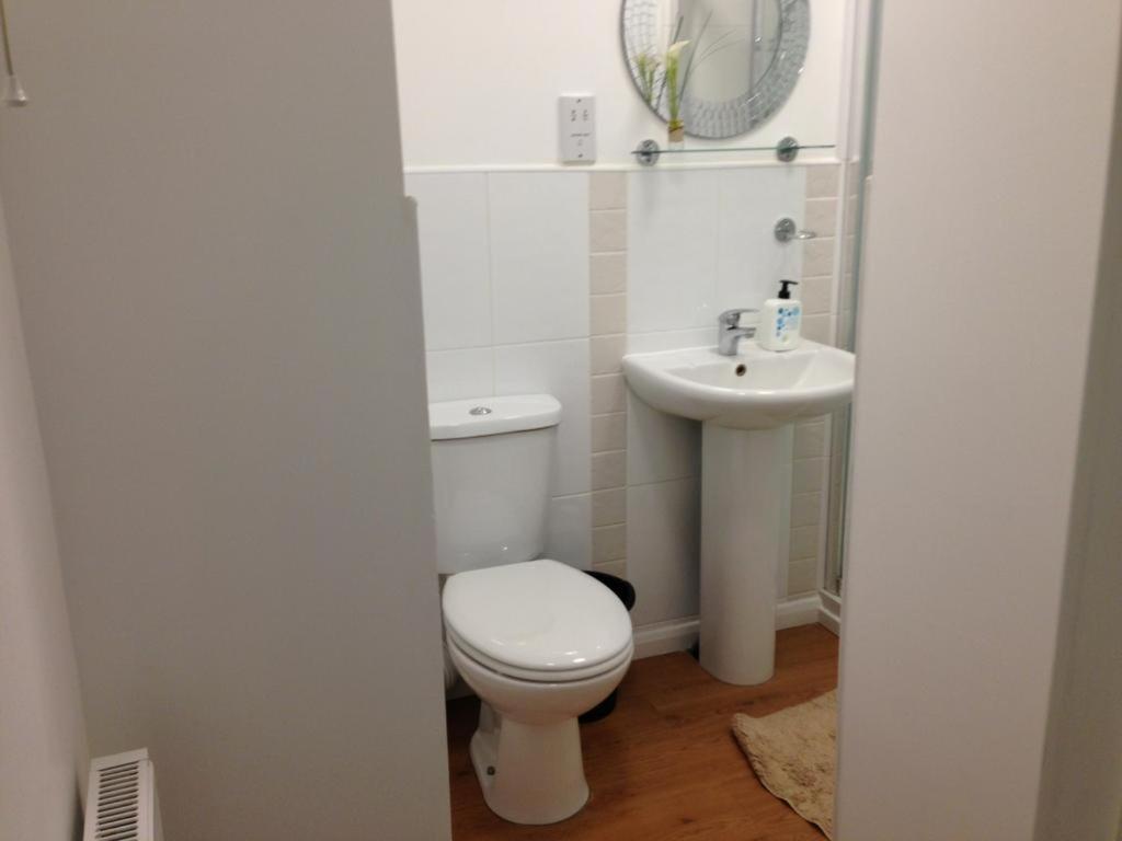 הית'רו Apple House Guesthouse Heathrow Airport חדר תמונה
