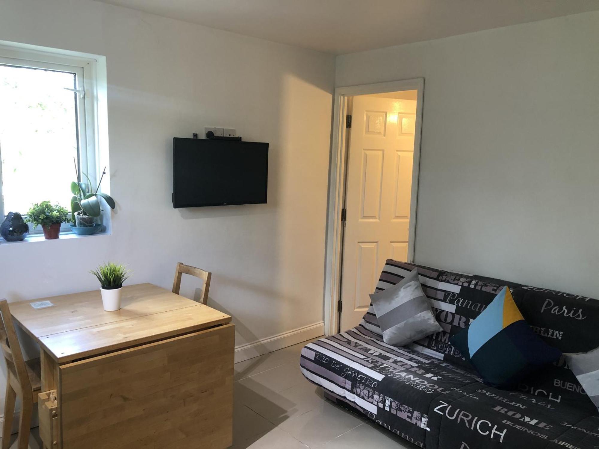 הית'רו Apple House Guesthouse Heathrow Airport חדר תמונה