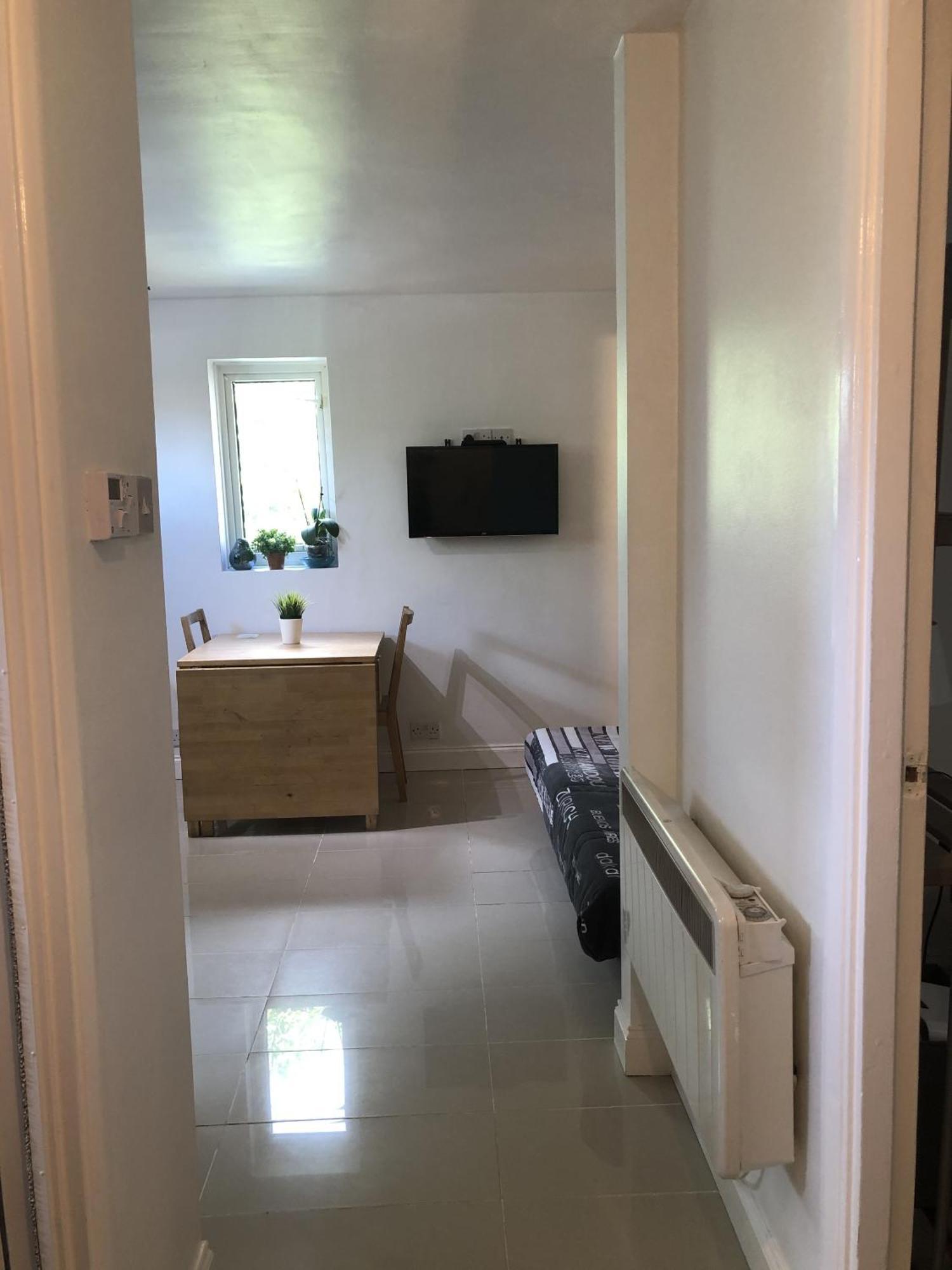 הית'רו Apple House Guesthouse Heathrow Airport חדר תמונה