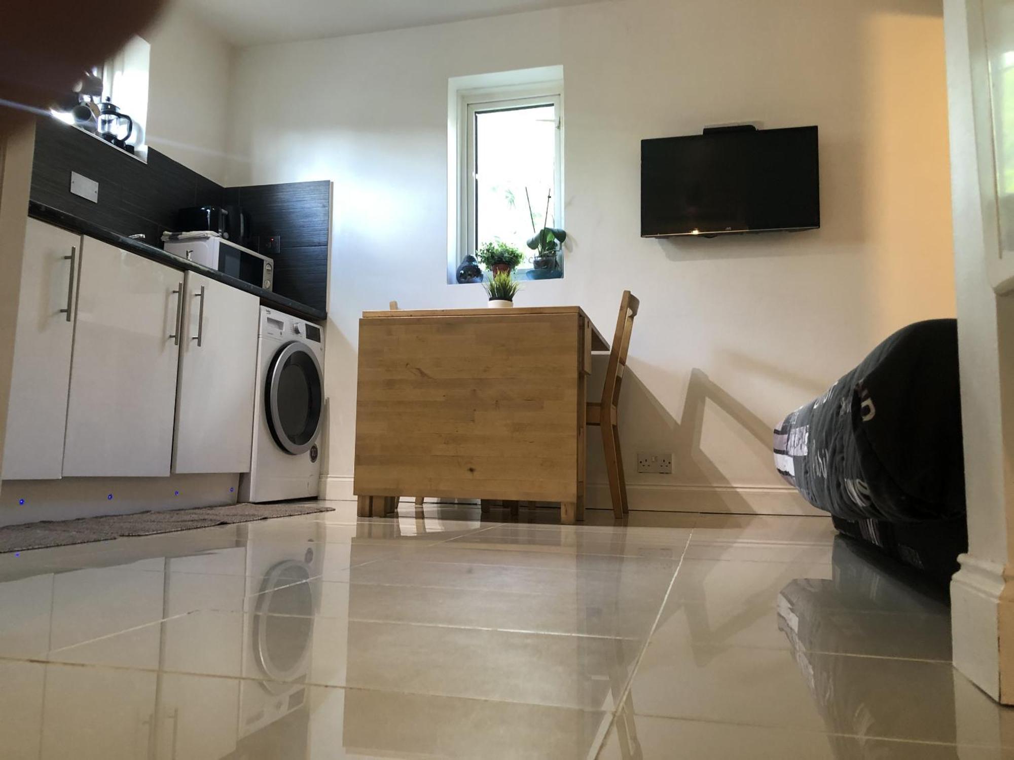הית'רו Apple House Guesthouse Heathrow Airport חדר תמונה