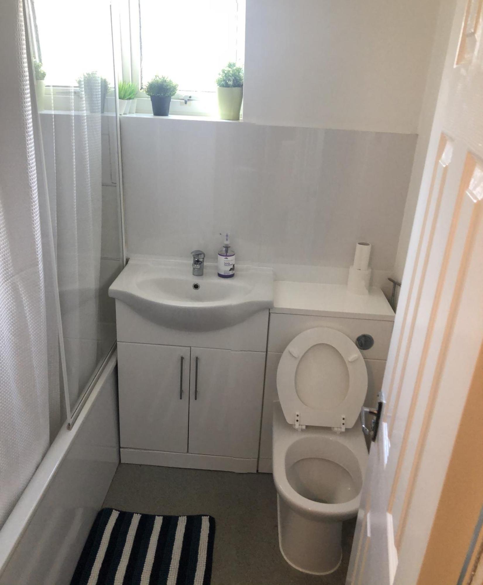 הית'רו Apple House Guesthouse Heathrow Airport חדר תמונה
