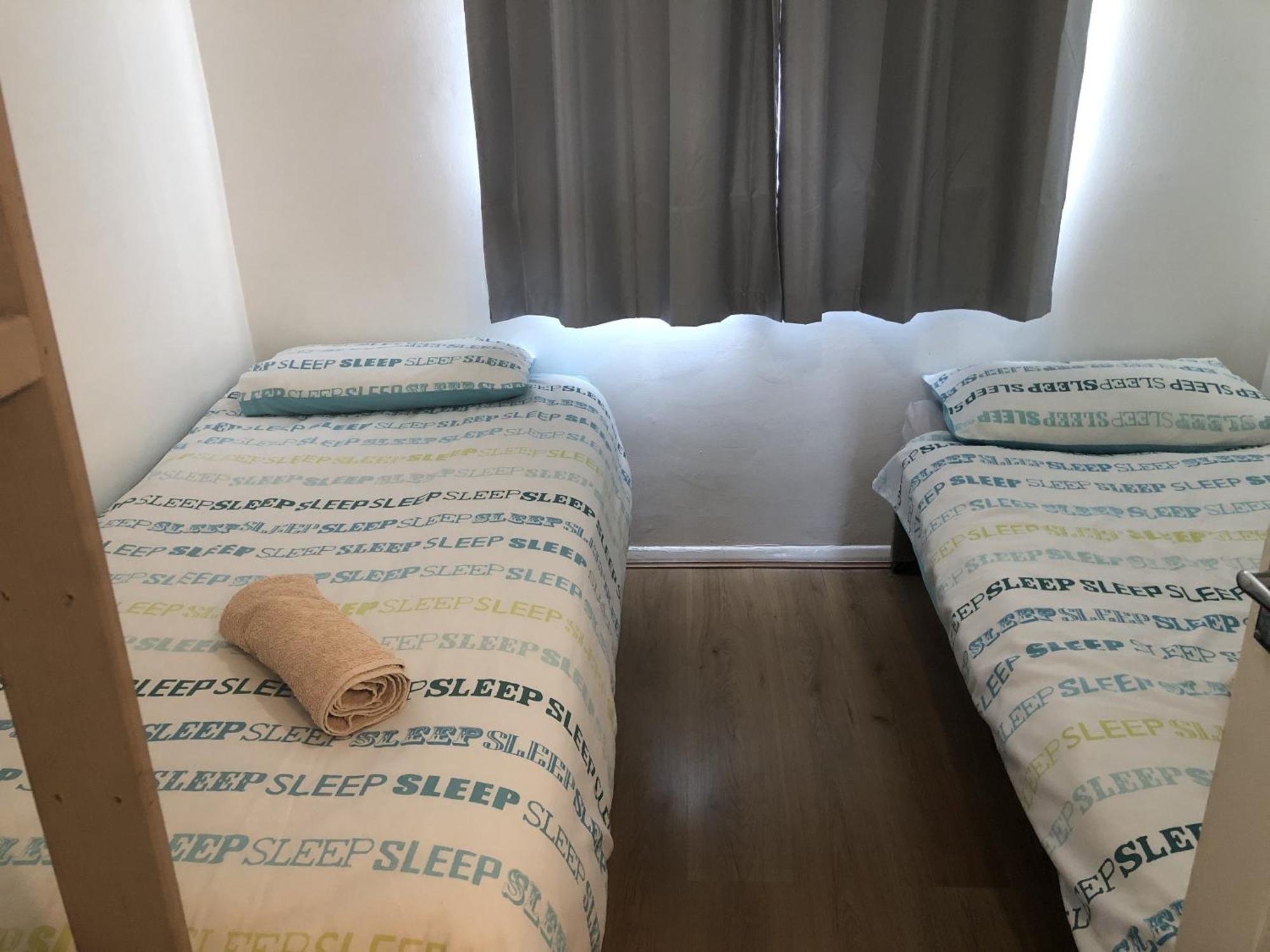הית'רו Apple House Guesthouse Heathrow Airport חדר תמונה