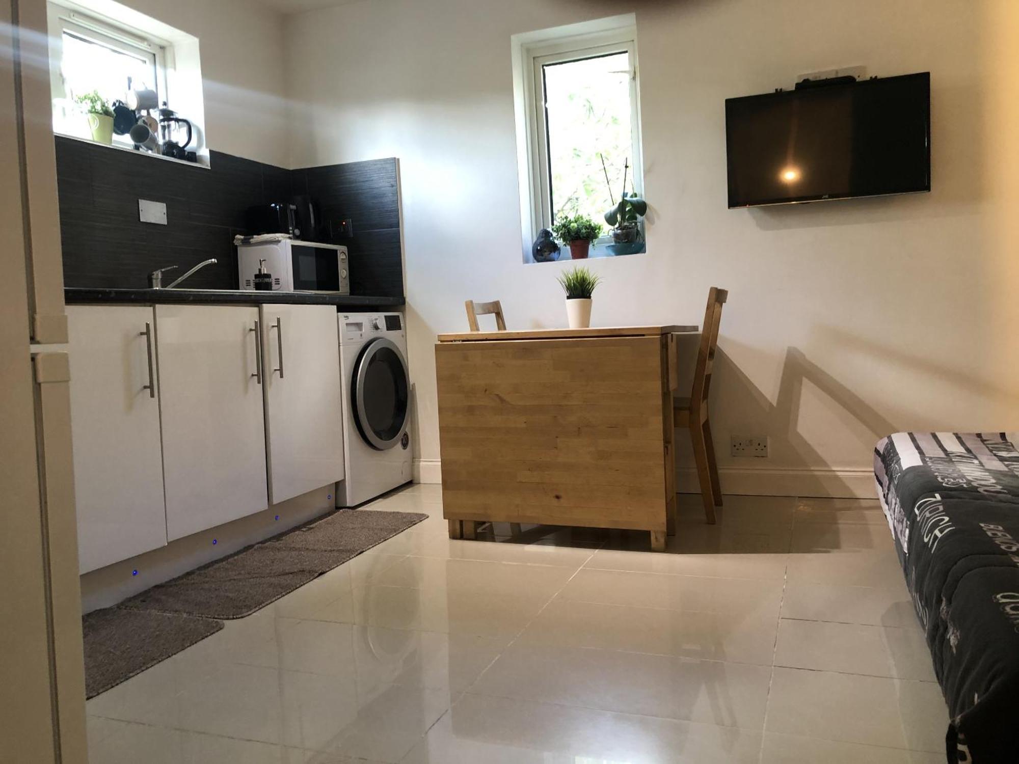 הית'רו Apple House Guesthouse Heathrow Airport חדר תמונה